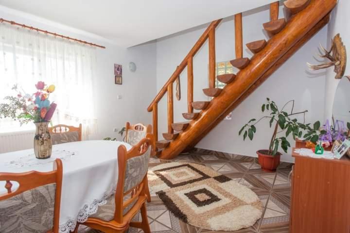 Отель Casa Prundari Nicu Si Mirela Poiana Teiului Экстерьер фото
